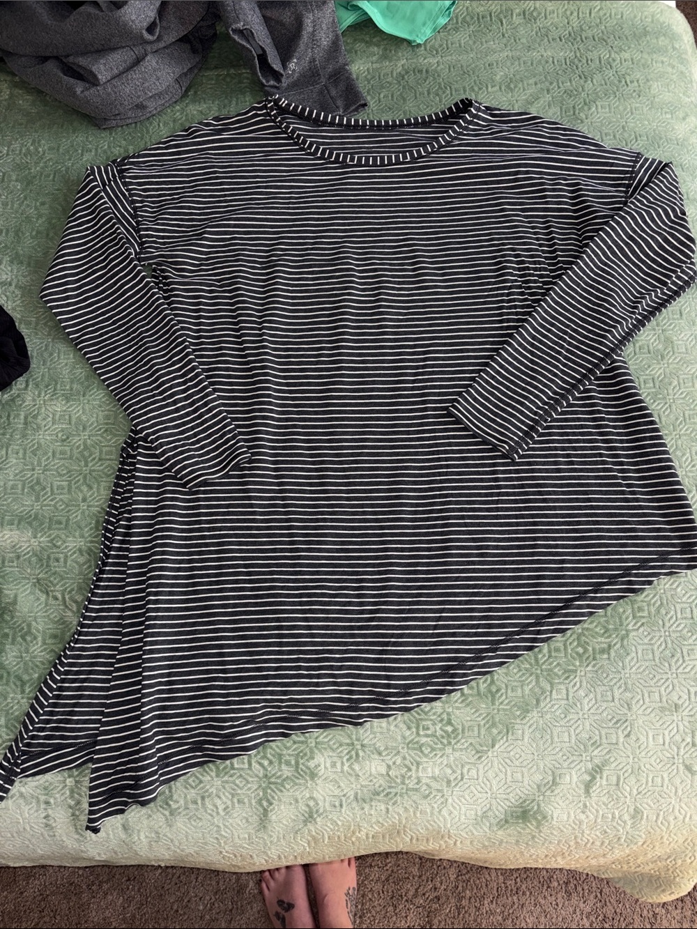 Lululemon Striped Long-Sleeve Asymmetric Hem Women's Top - Black & White